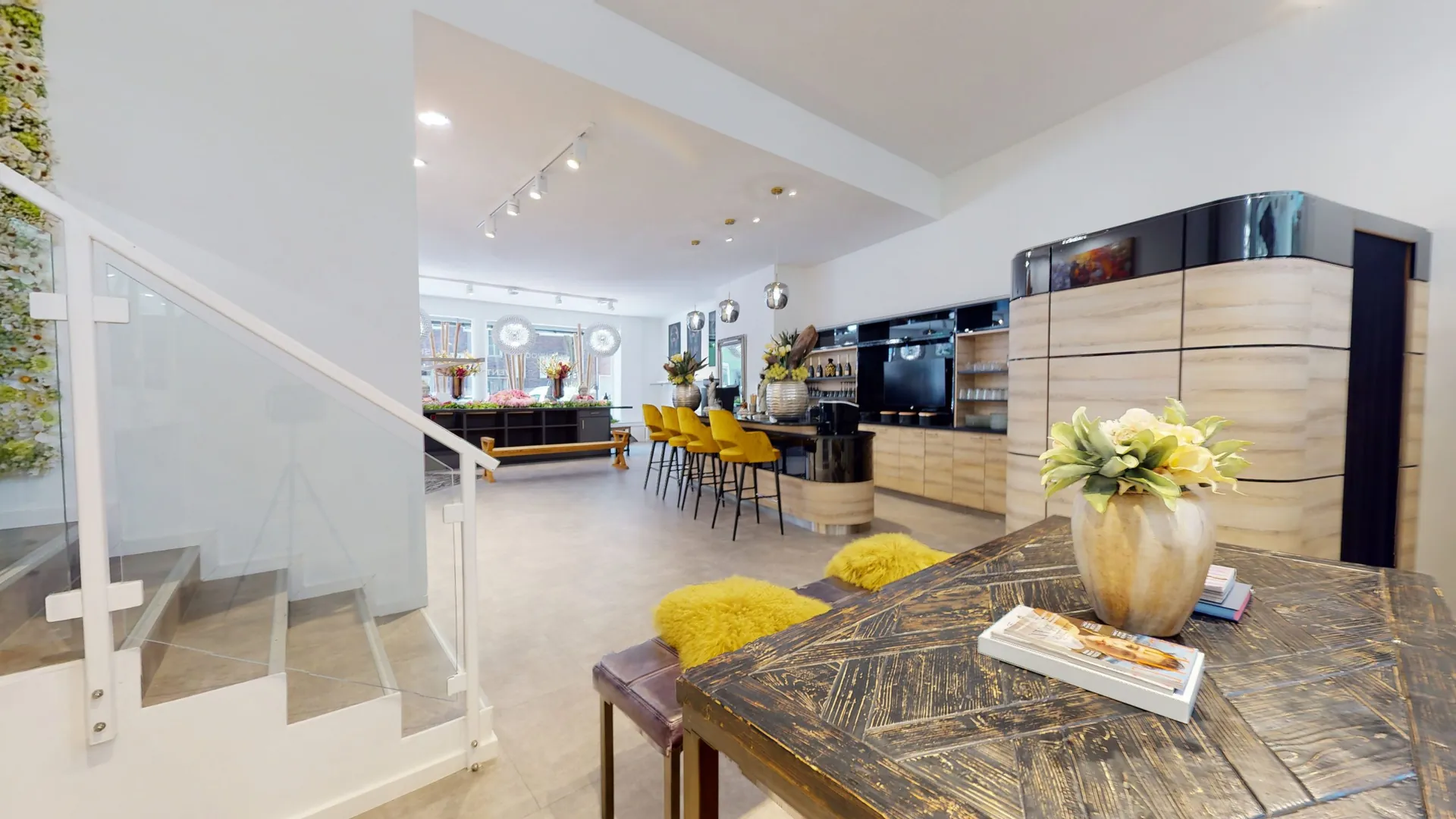 Loft mit Bar und Loungebereich in der Eventlocation Glockenstraße Düsseldorf